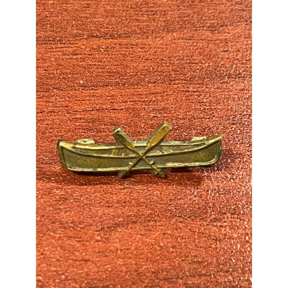 Old Gold lapel pin crossed Oars Canoe